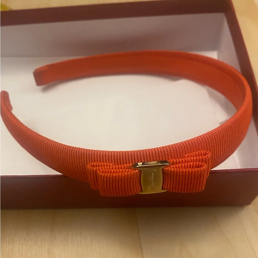FERRAGAMO Vara Bow Grosgrain Headband in Vibrant Orange – With Original Box